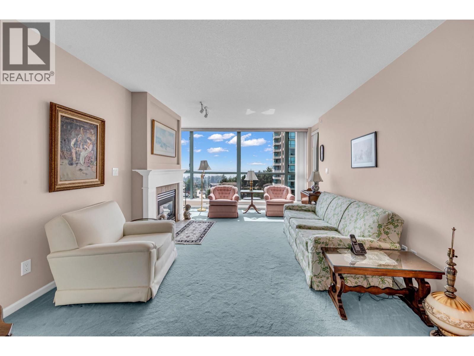 803 6611 Southoaks Crescent Property Photo 6