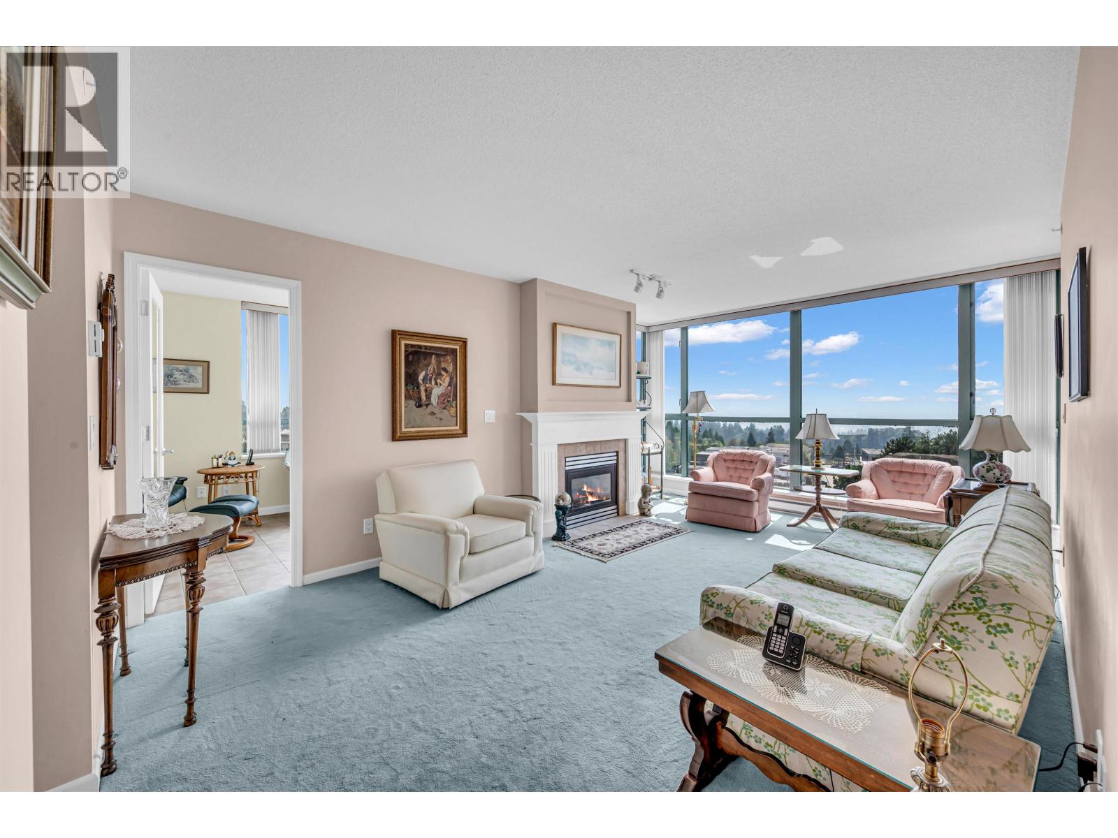 803 6611 Southoaks Crescent Property Photo 7
