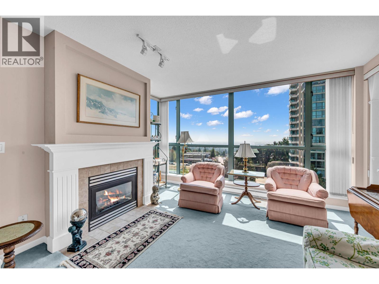 803 6611 Southoaks Crescent Property Photo 8