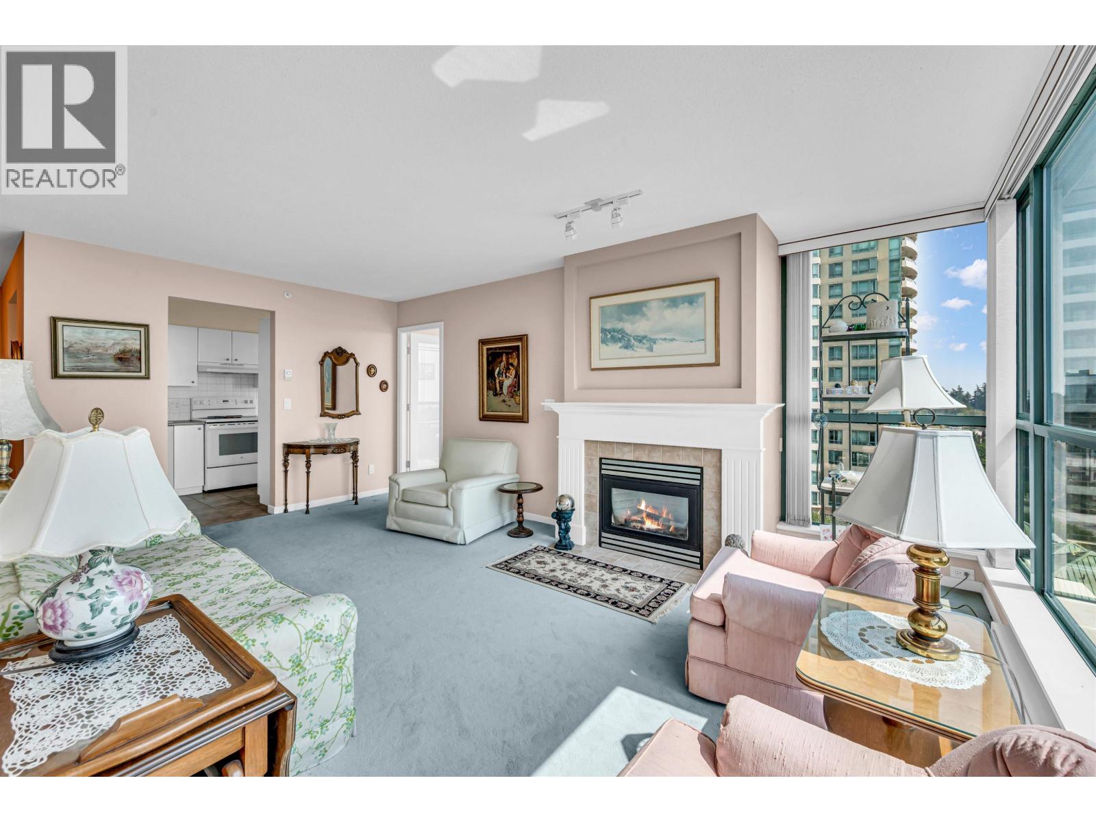 803 6611 Southoaks Crescent Property Photo 9