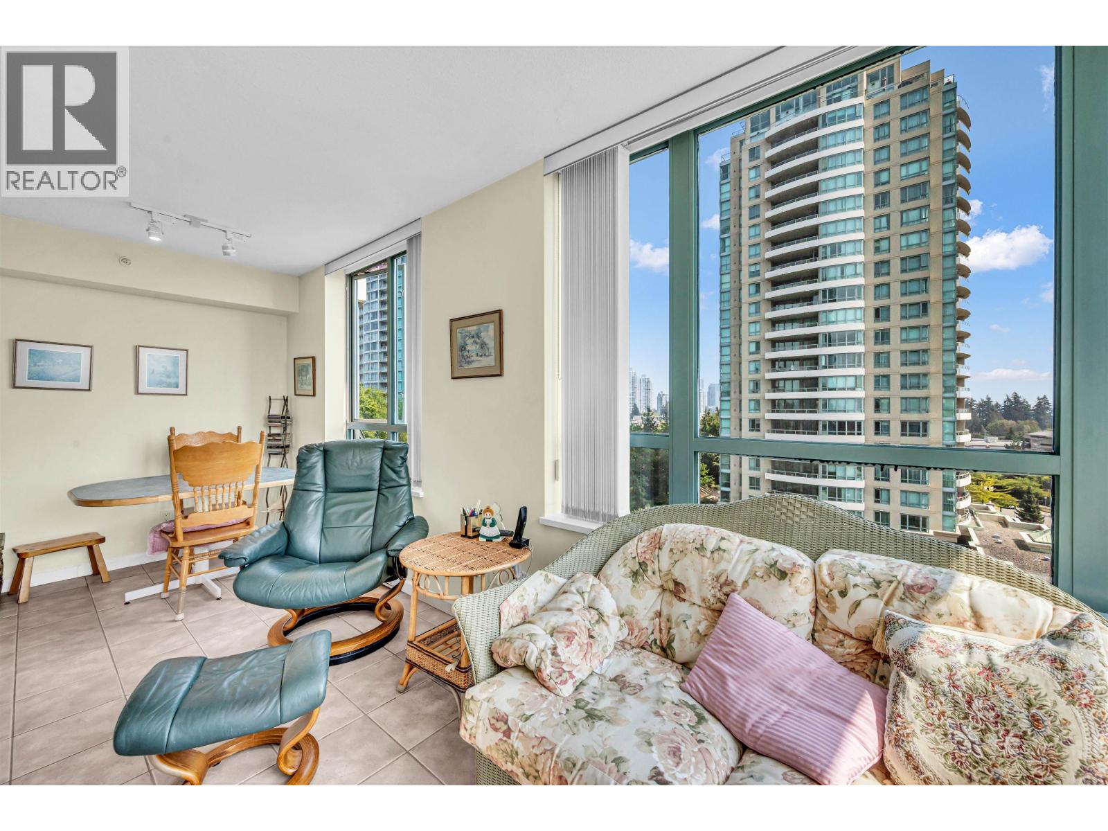 803 6611 Southoaks Crescent Property Photo 10
