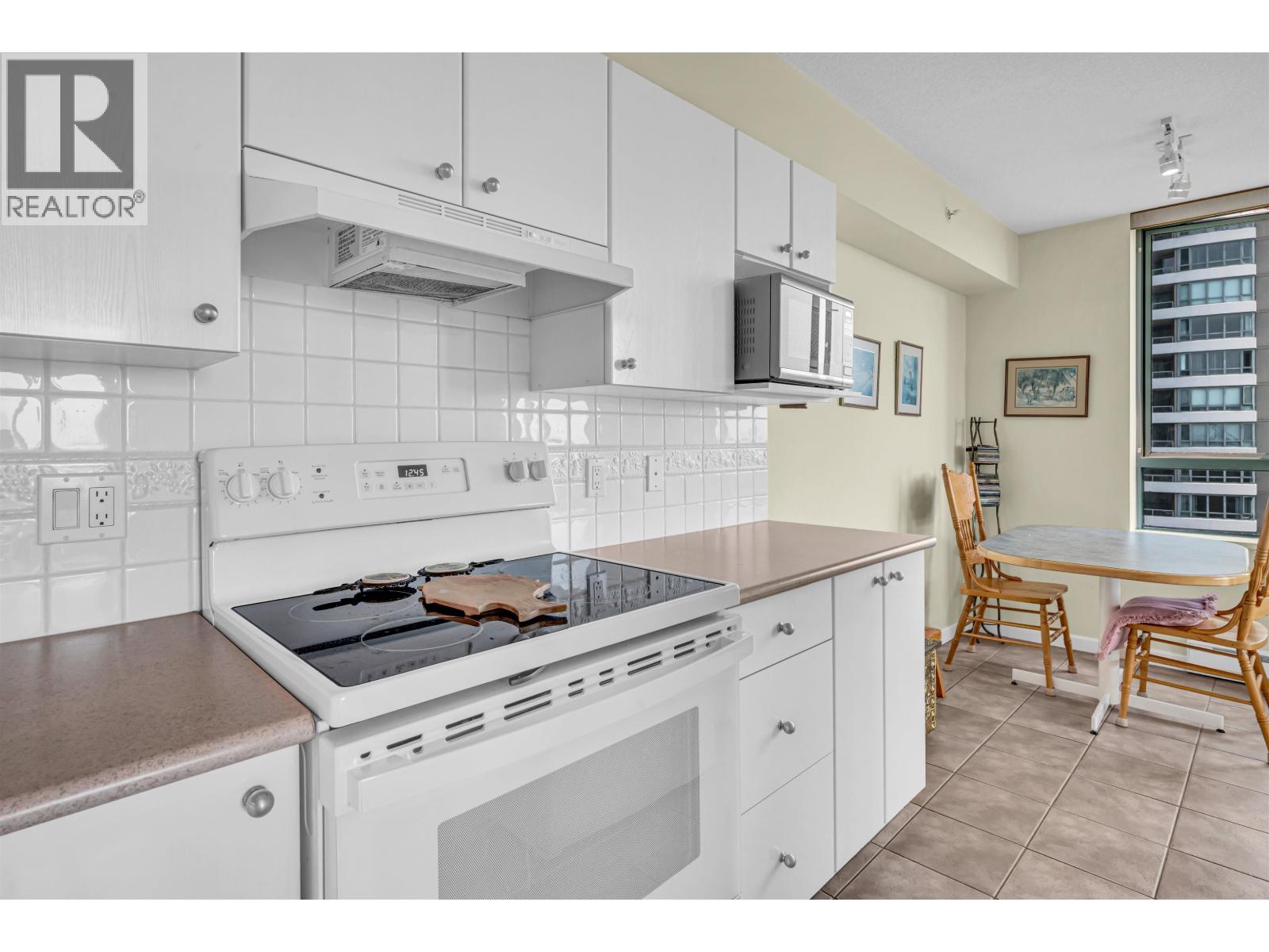803 6611 Southoaks Crescent Property Photo 15