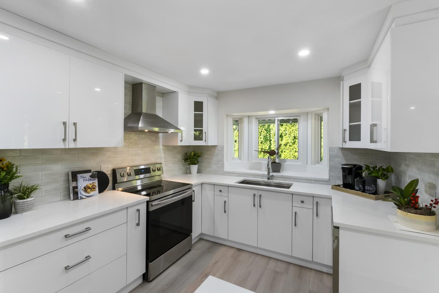 8034 166 Street Property Photo 14