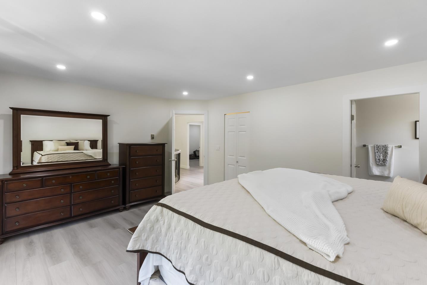 8034 166 Street Property Photo 19