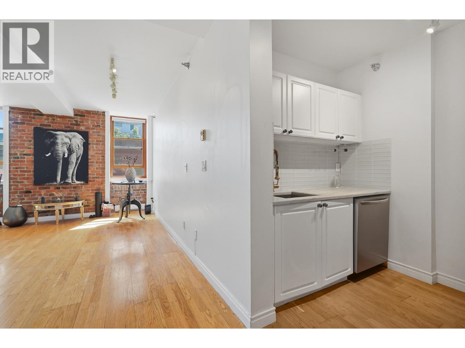 403 233 Abbott Street Property Photo 12