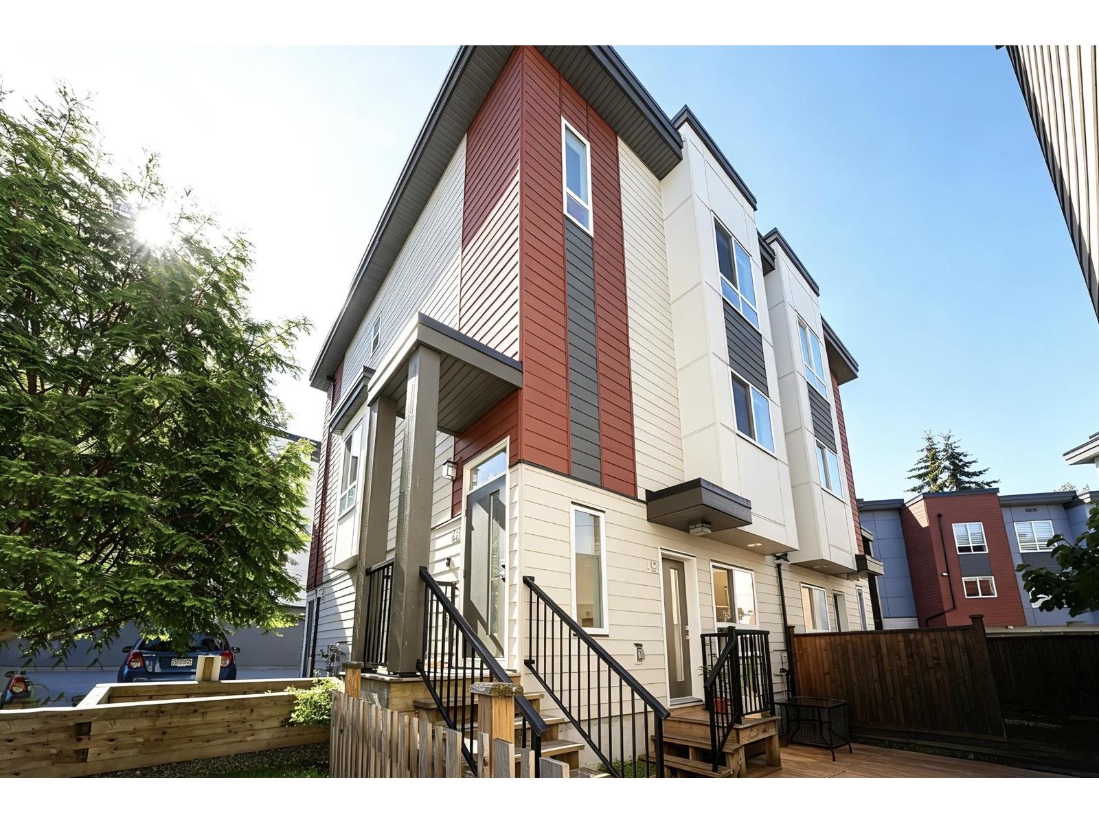 48 1670 160 Street Property Photo 3