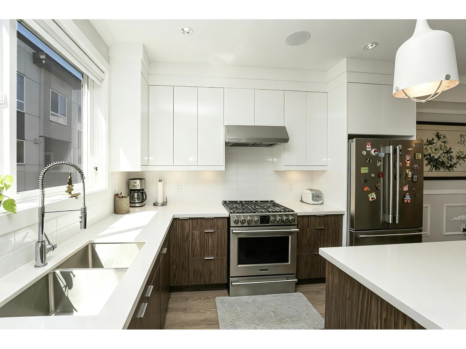 48 1670 160 Street Property Photo 8