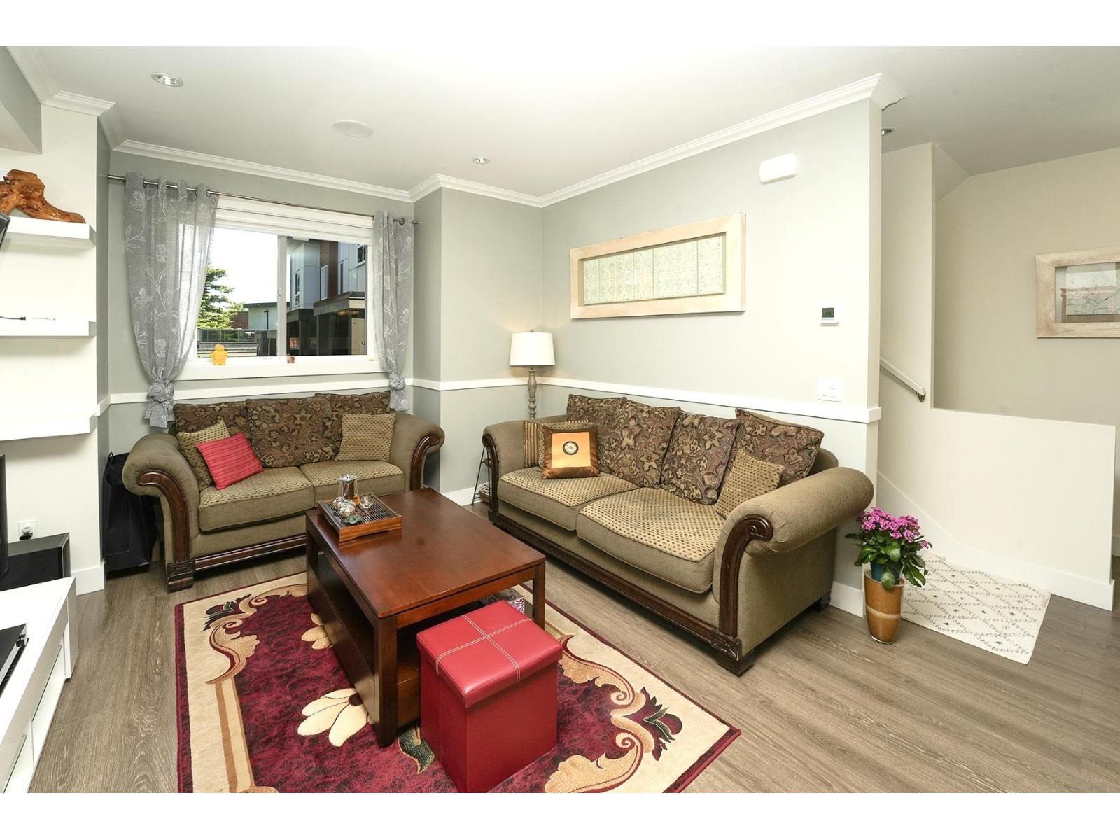 48 1670 160 Street Property Photo 10