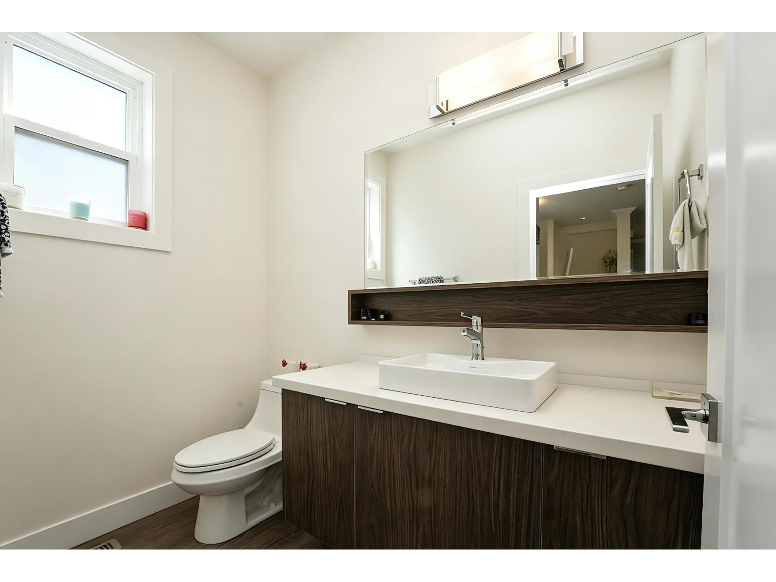 48 1670 160 Street Property Photo 24