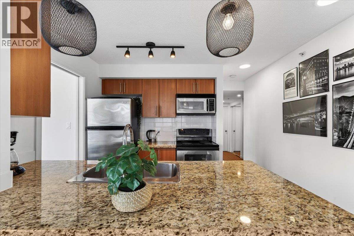 905 58 Keefer Place Property Photo 6
