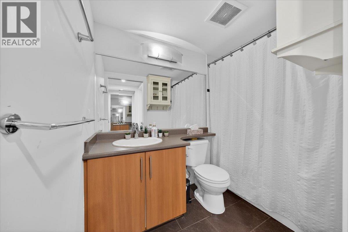 905 58 Keefer Place Property Photo 12
