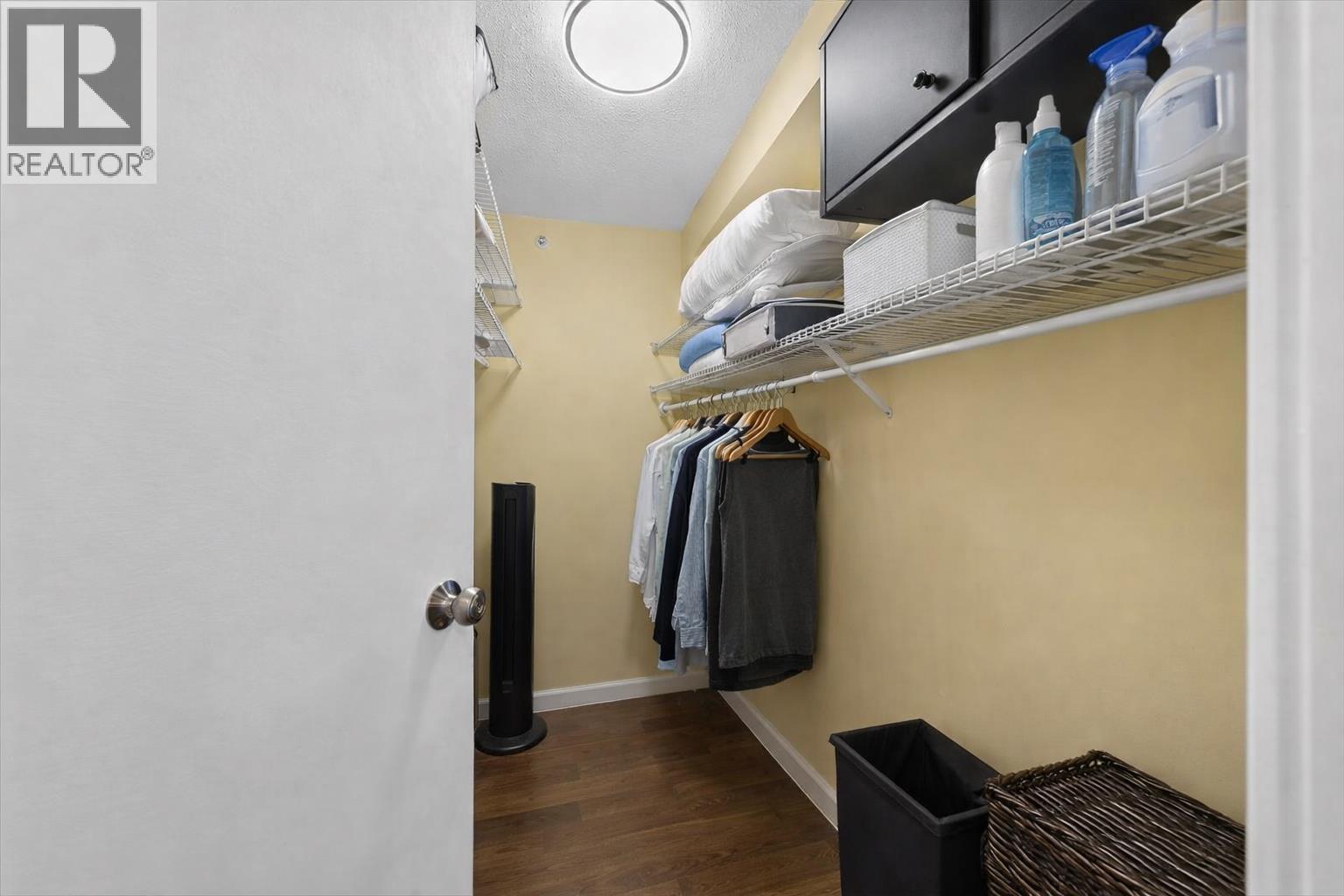 905 58 Keefer Place Property Photo 22