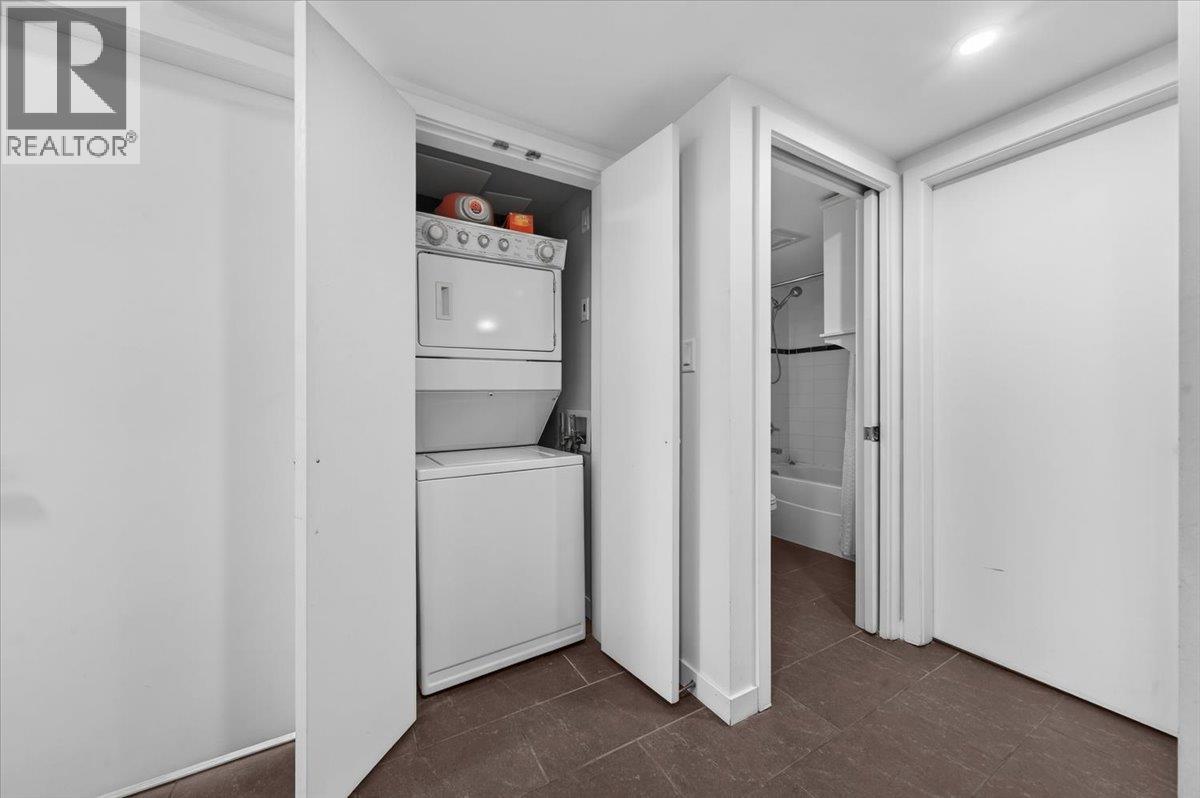 905 58 Keefer Place Property Photo 23