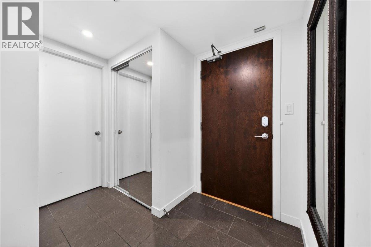 905 58 Keefer Place Property Photo 24