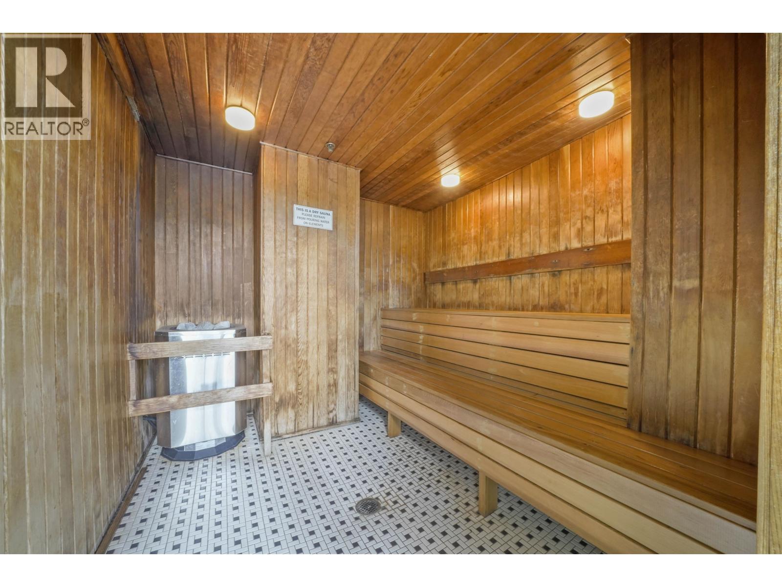 905 58 Keefer Place Property Photo 27