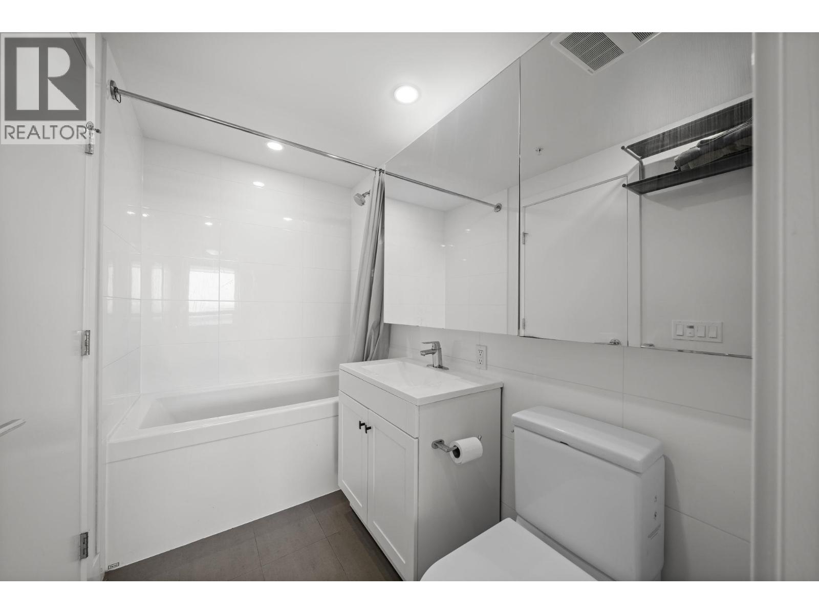 1007 5233 Gilbert Road Property Photo 22
