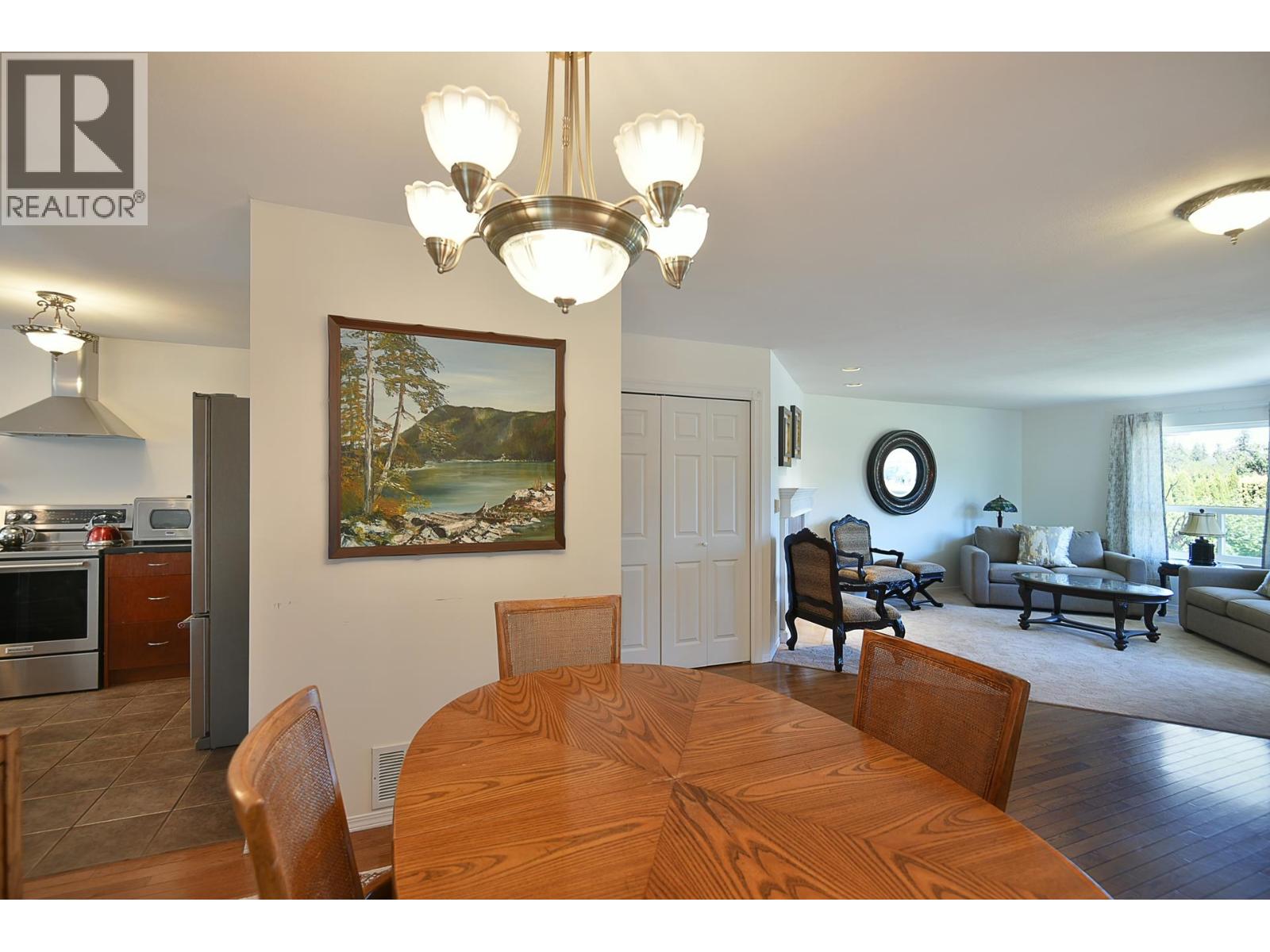5875 Turnstone Crescent Property Photo 5