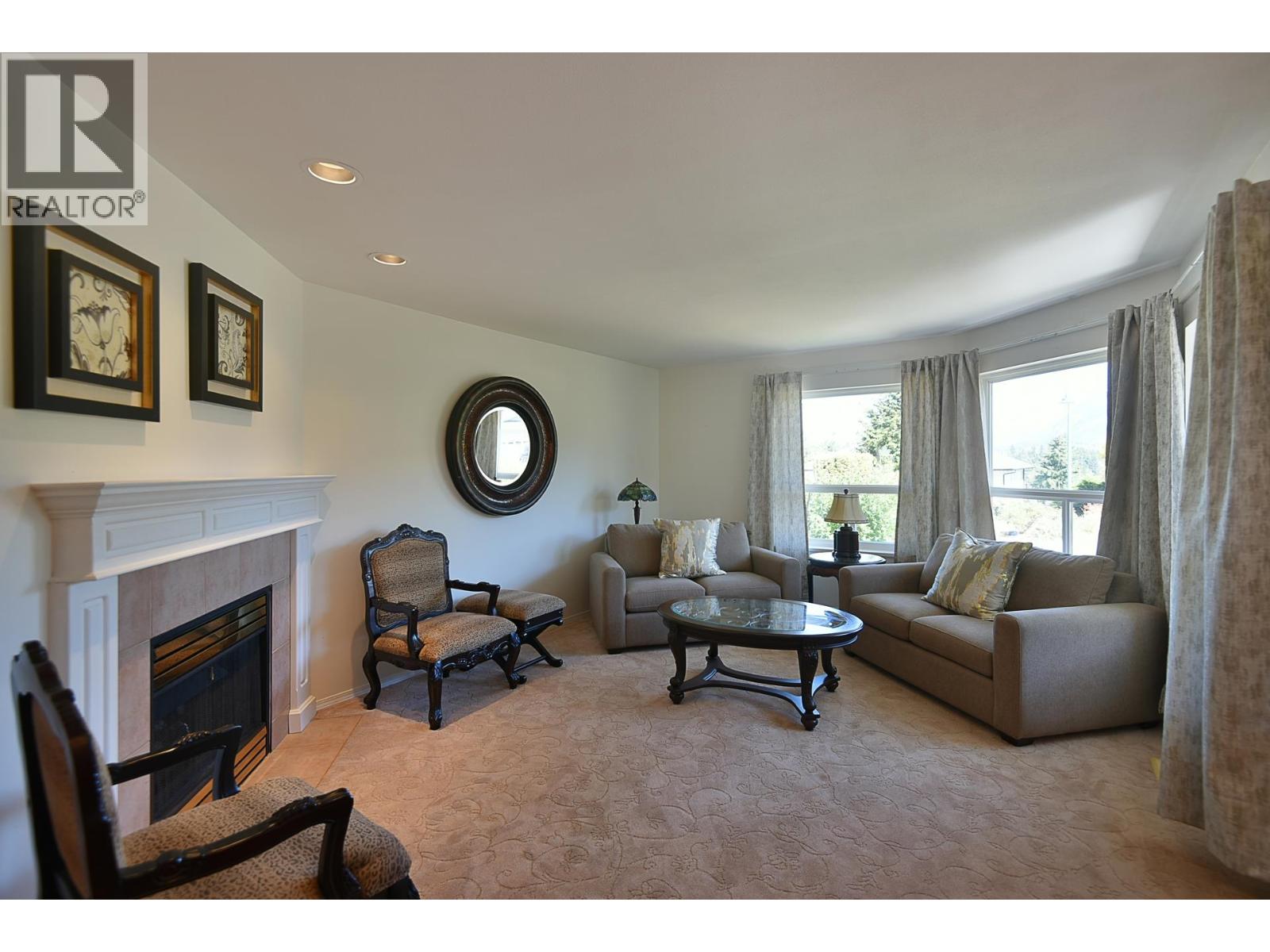 5875 Turnstone Crescent Property Photo 7