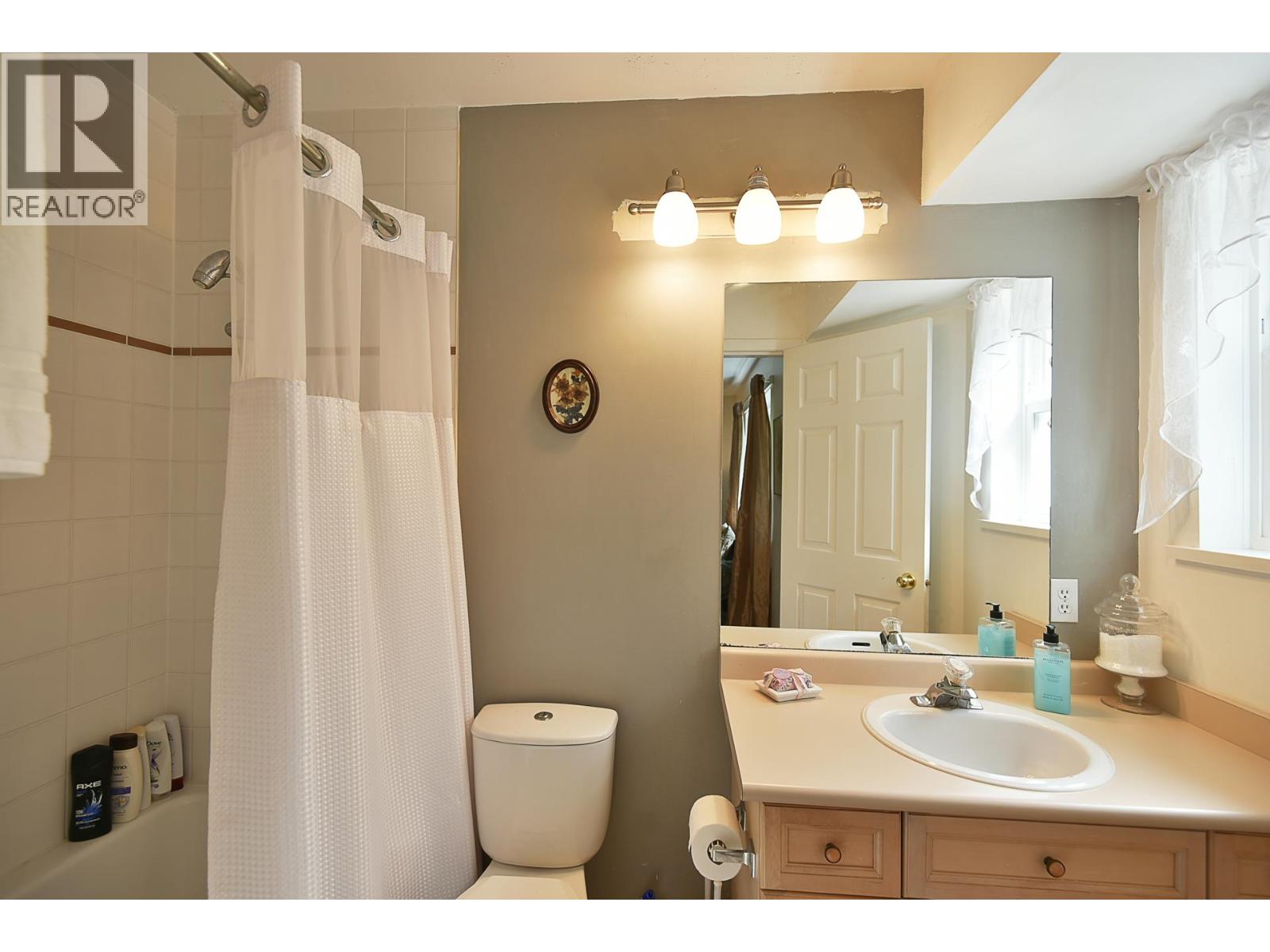 5875 Turnstone Crescent Property Photo 11