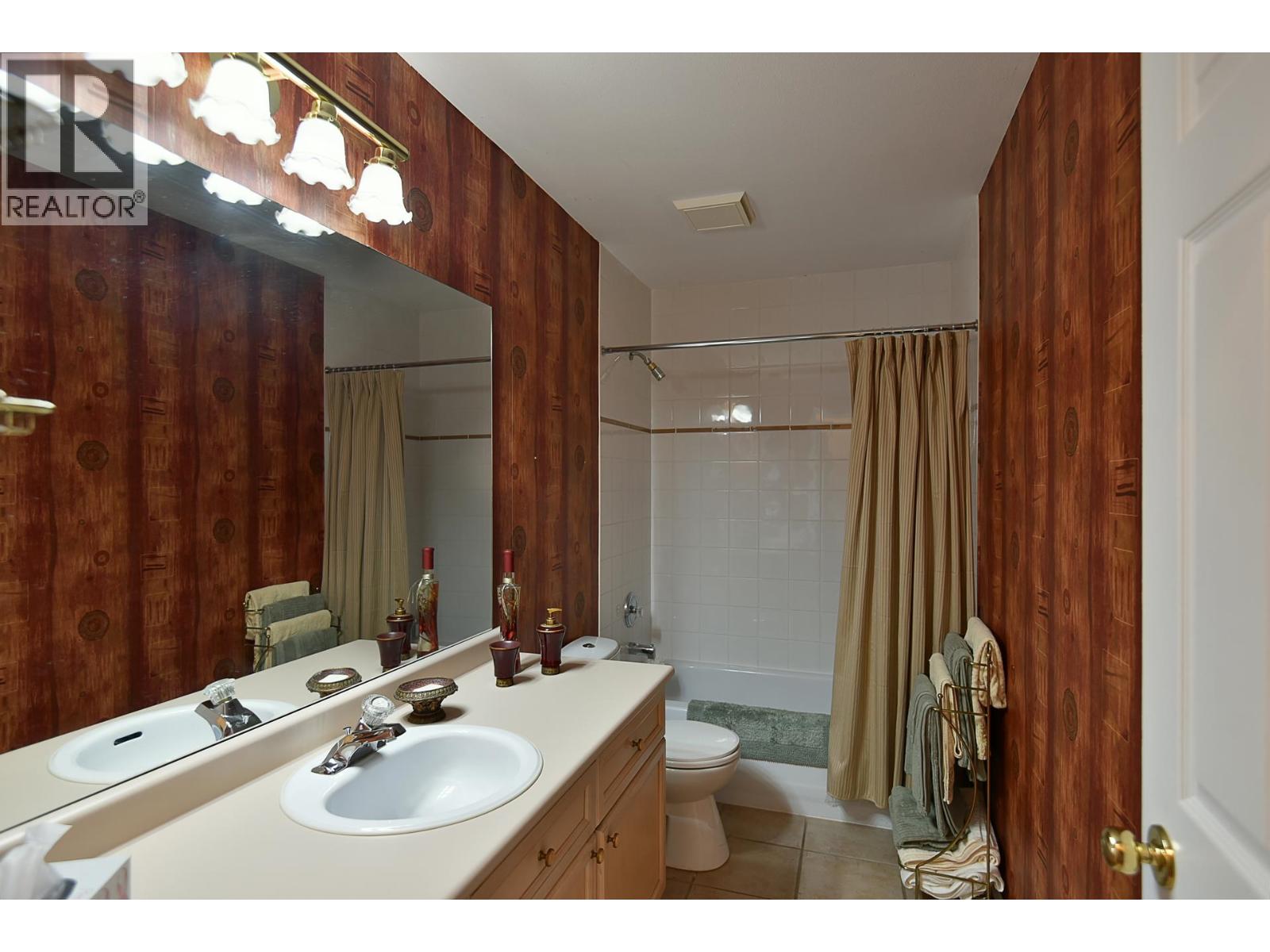 5875 Turnstone Crescent Property Photo 13