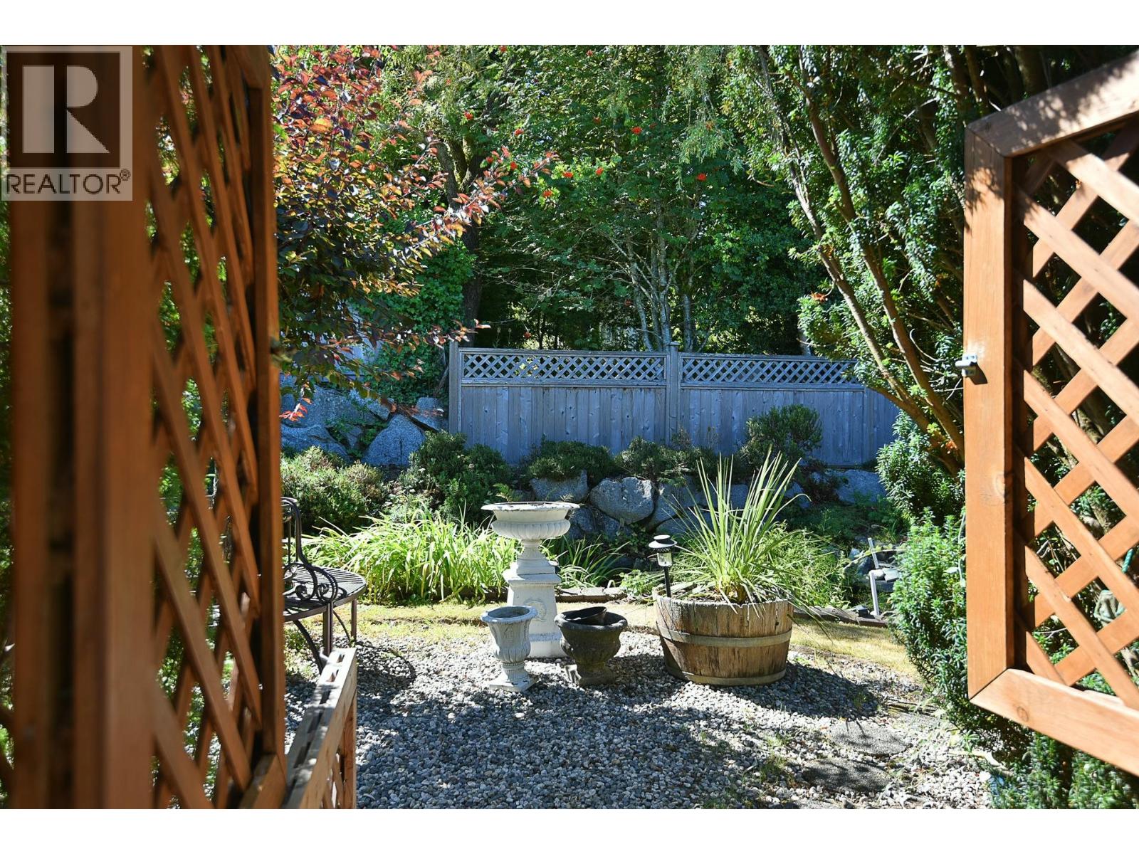 5875 Turnstone Crescent Property Photo 16