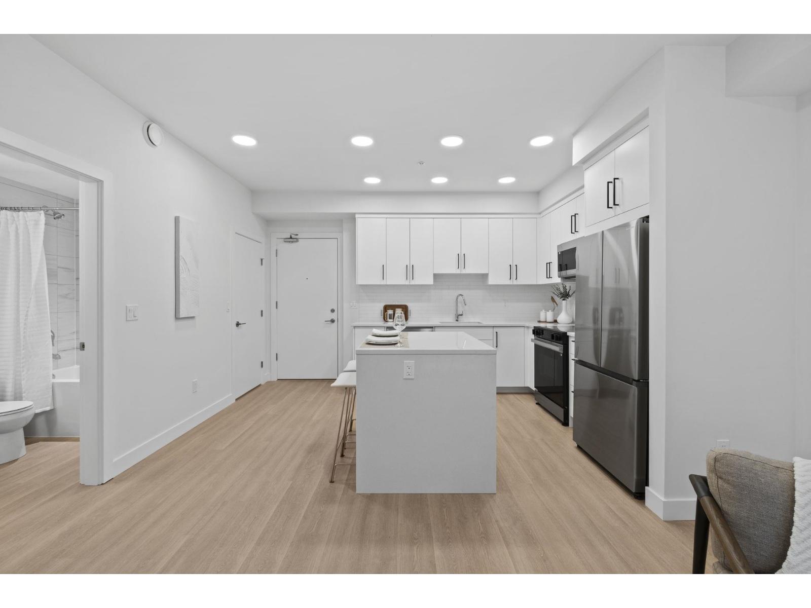 308 33820 South Fraser Way Property Photo 4
