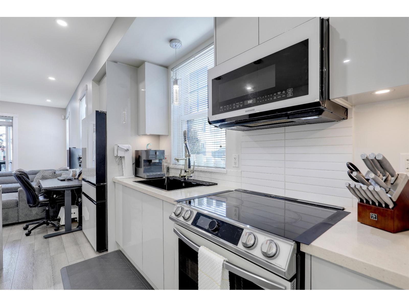 81 7233 189 Street Property Photo 12