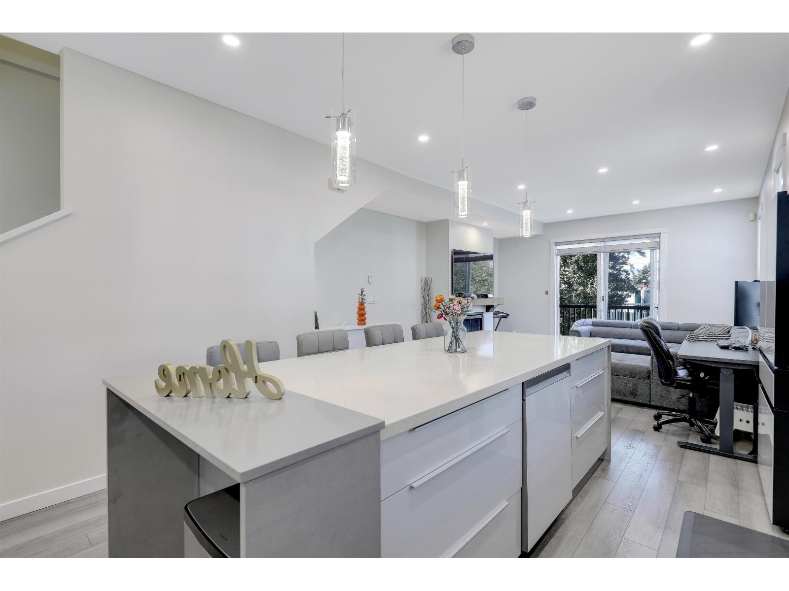 81 7233 189 Street Property Photo 13