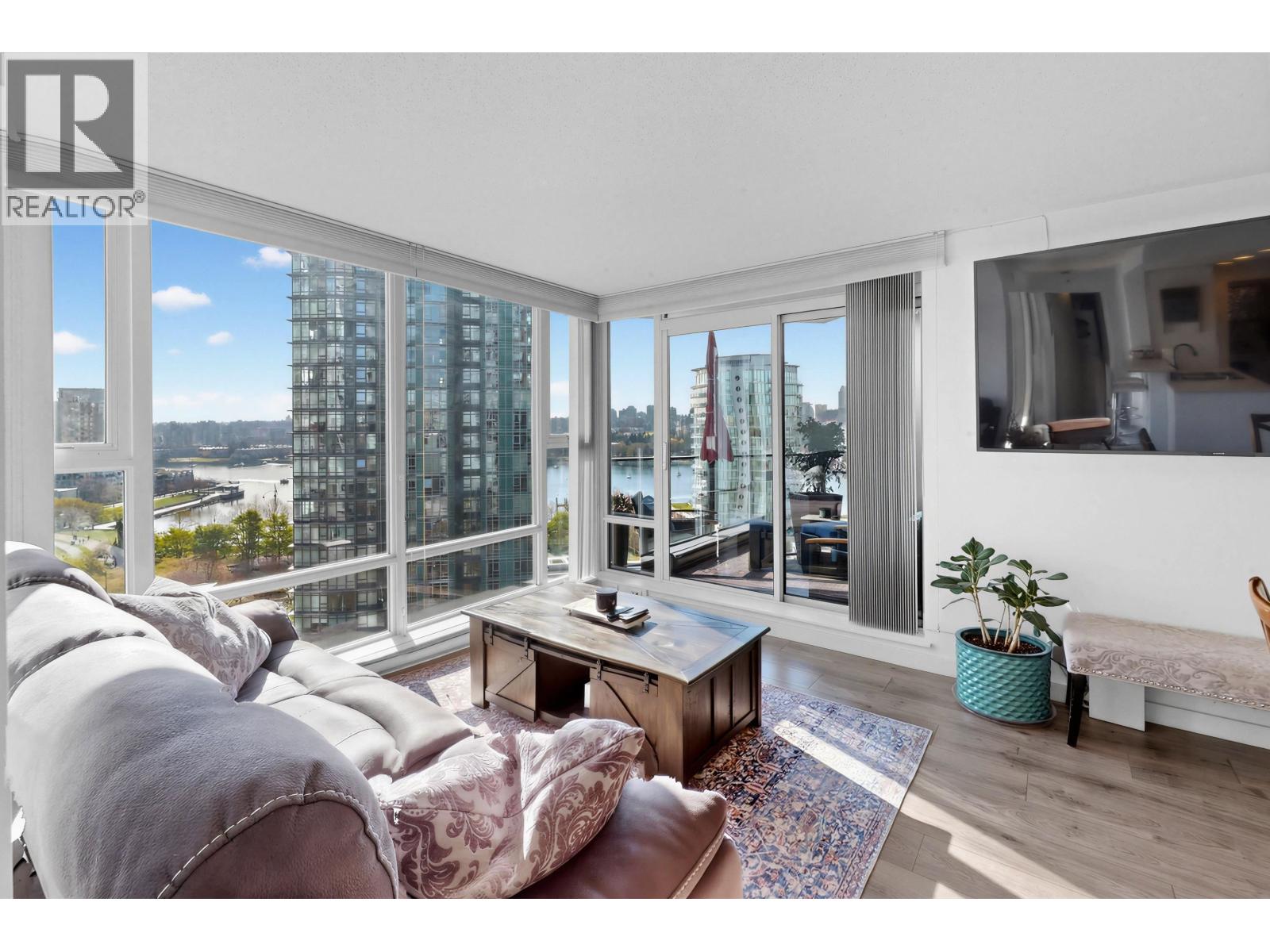 1501 455 BEACH CRESCENT Property Photo 1