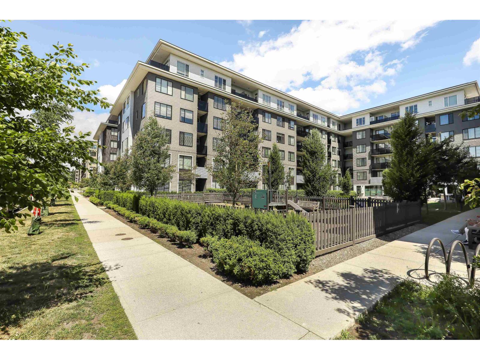 215 15825 85 AVENUE Property Photo 1