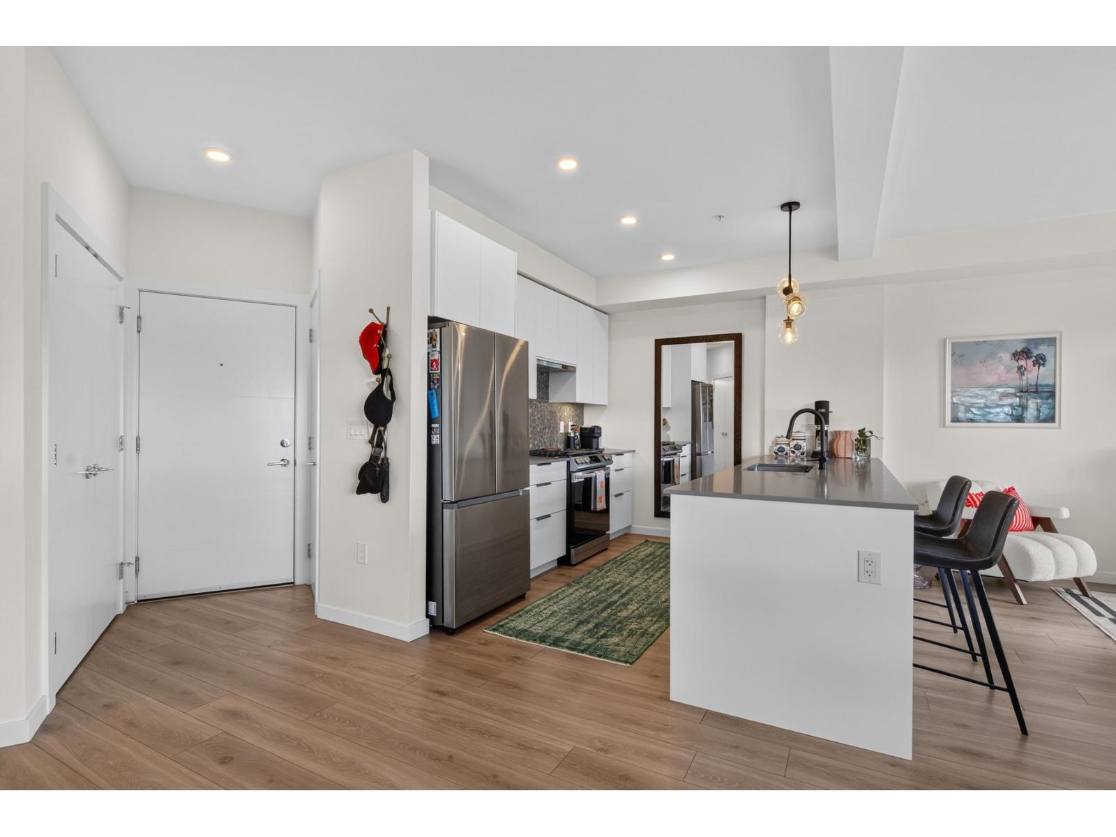 516 7920 206 Street Property Photo 5