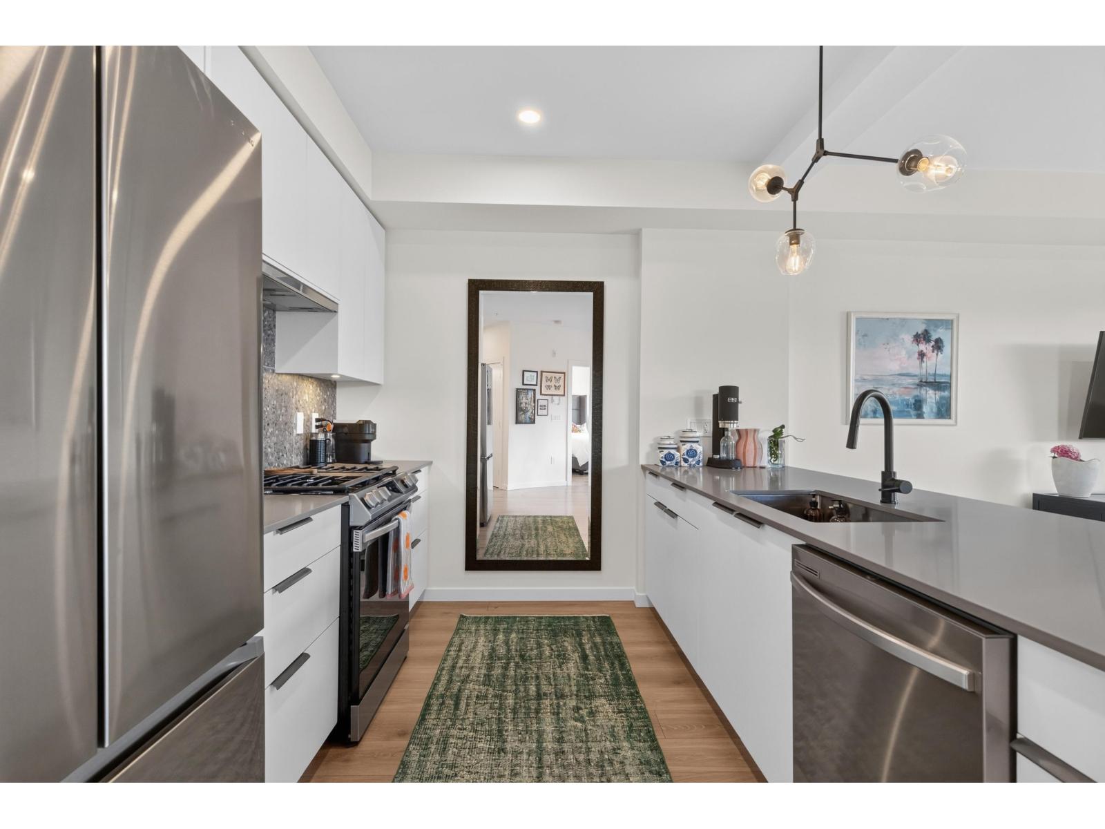 516 7920 206 Street Property Photo 7