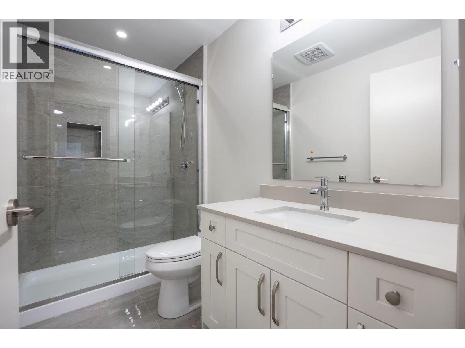 Suite 6252 Kitchener Street Property Photo 4