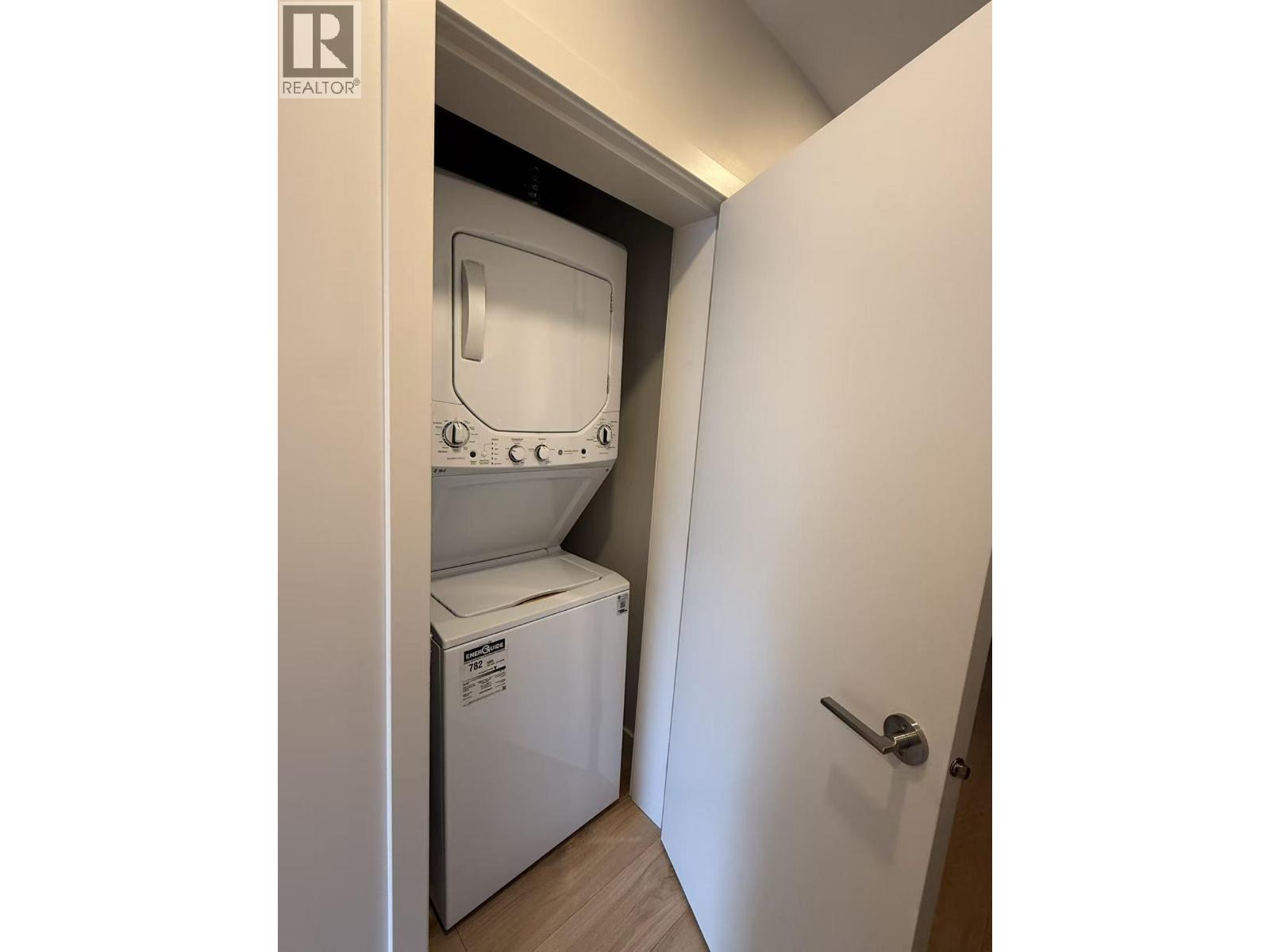 Suite 6252 Kitchener Street Property Photo 8