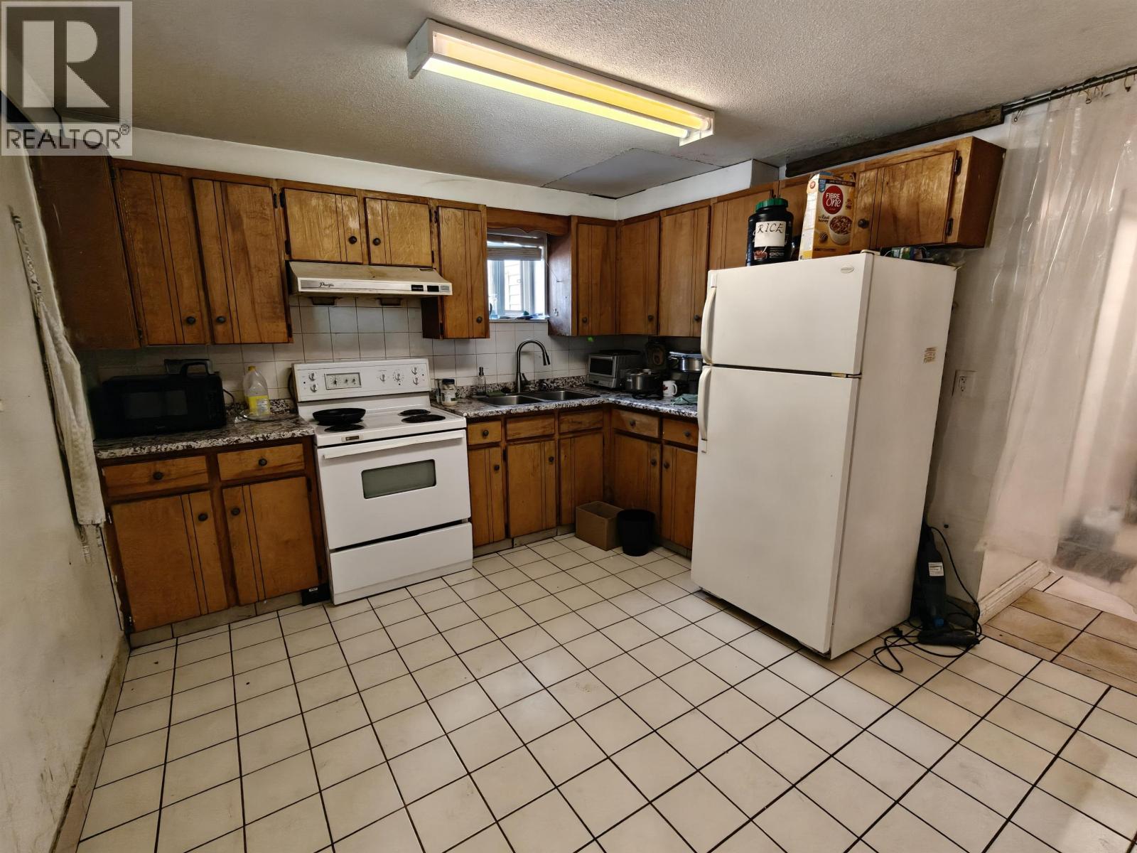 2503 E 27th Avenue Property Photo 6