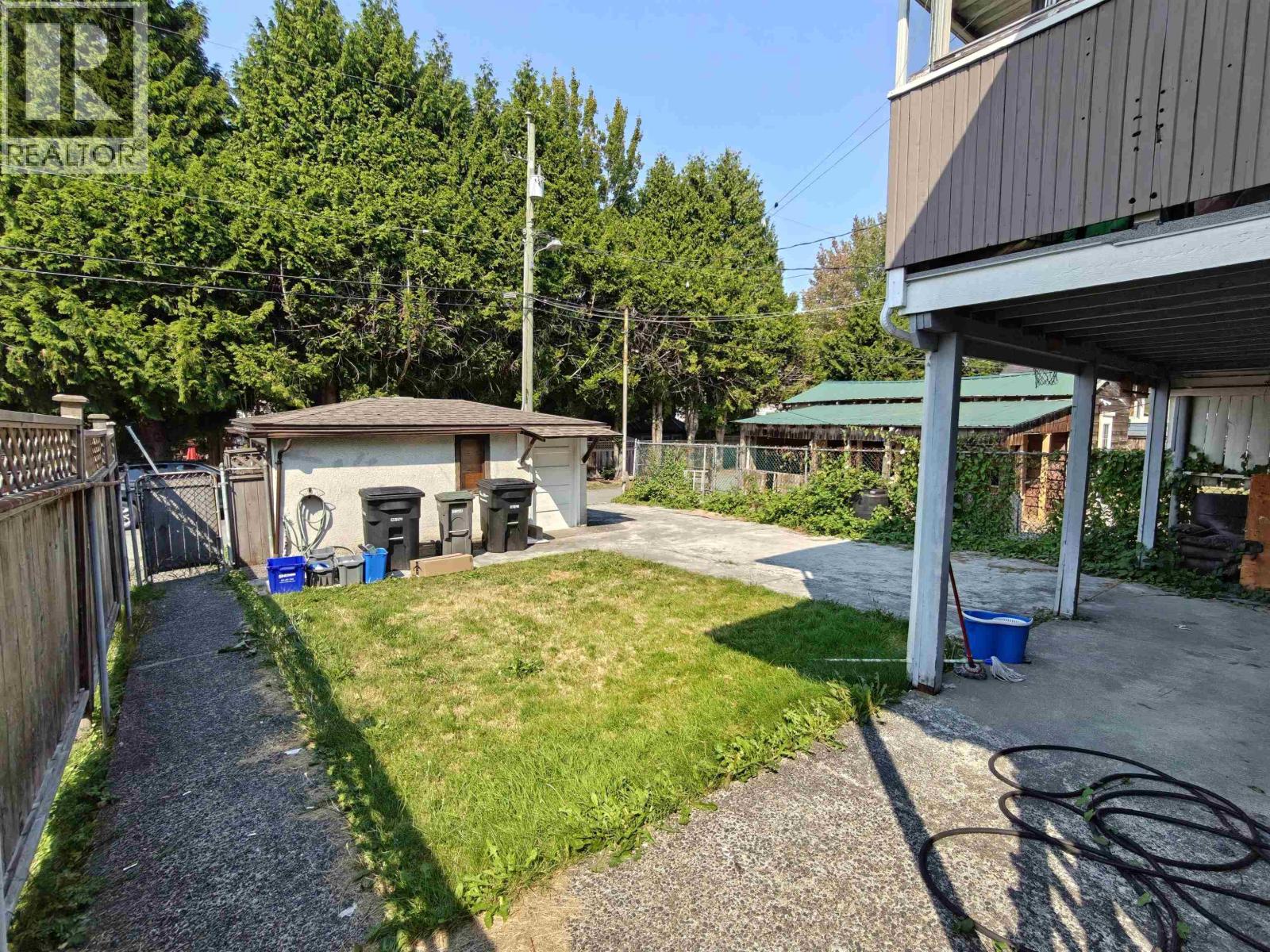 2503 E 27th Avenue Property Photo 8