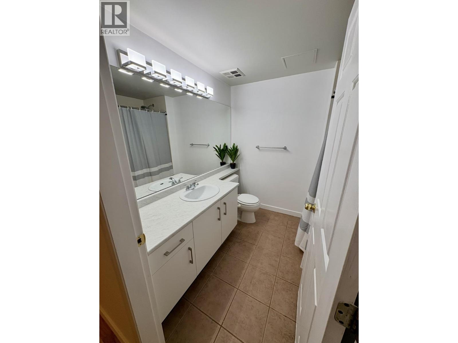 212 3600 Windcrest Drive Property Photo 4