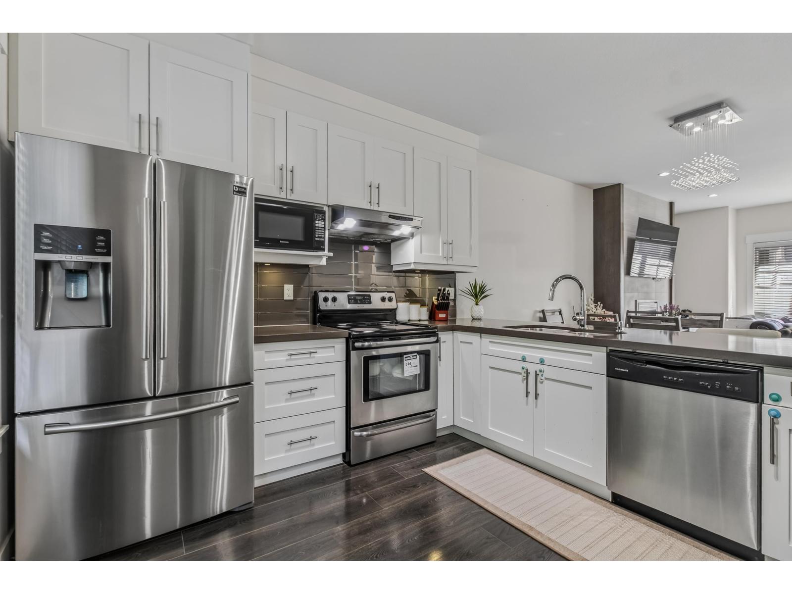 31 6971 122 Street Property Photo 4