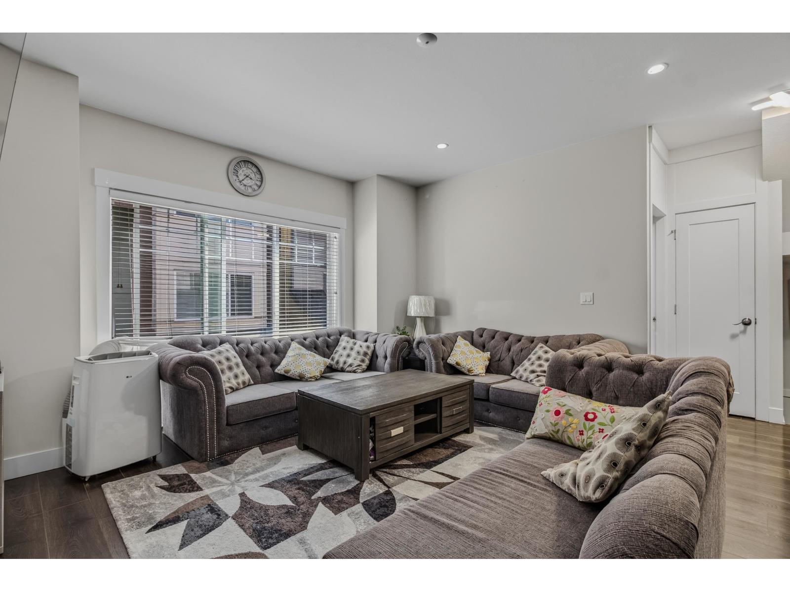 31 6971 122 Street Property Photo 7