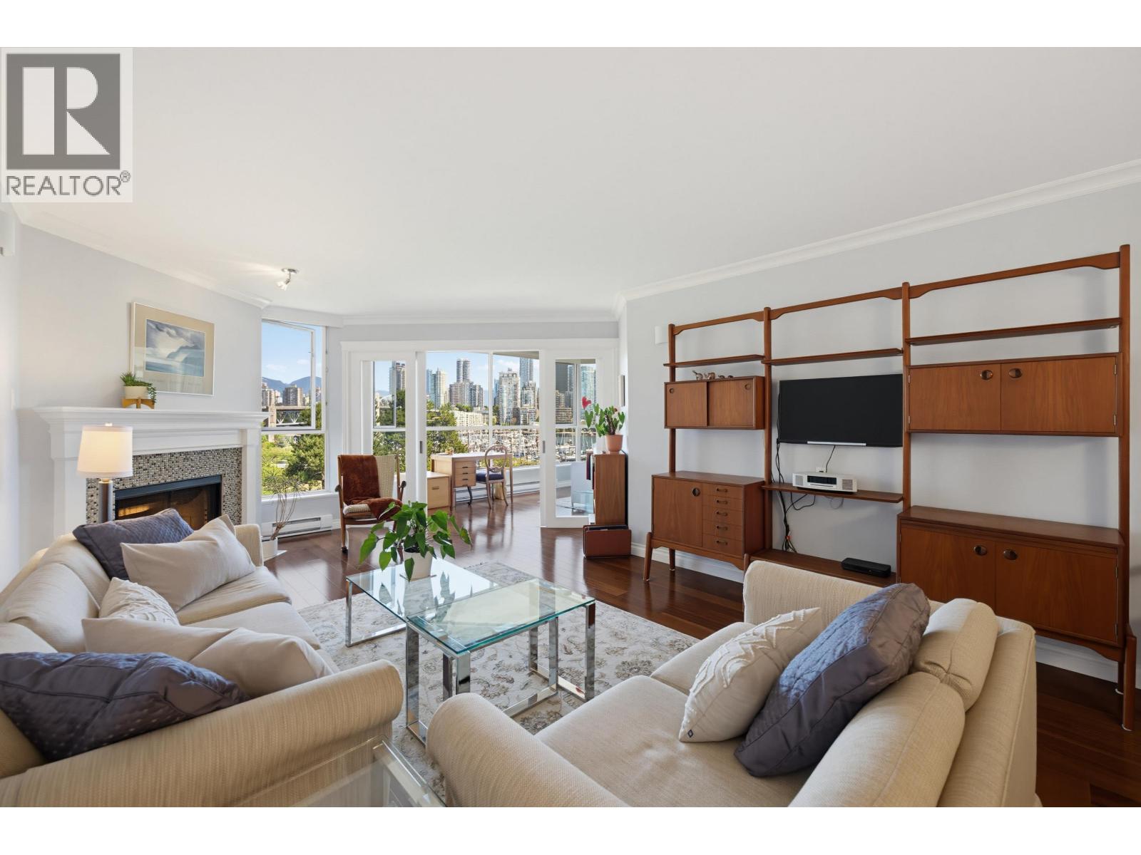 304 1490 Pennyfarthing Drive Property Photo 3