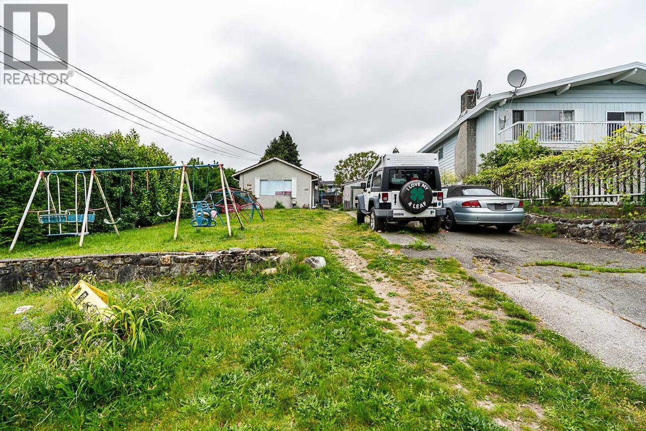 2233 Edinburgh Street Property Photo 1