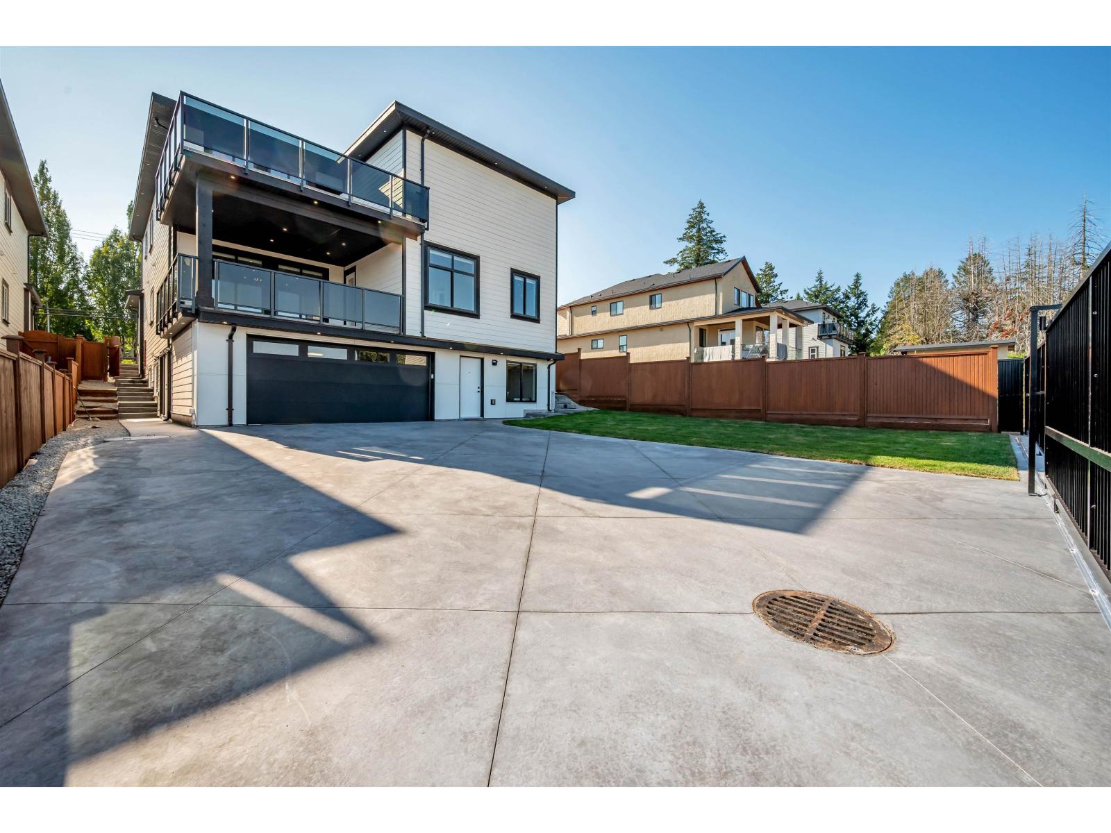5718 144 Street Property Photo 4