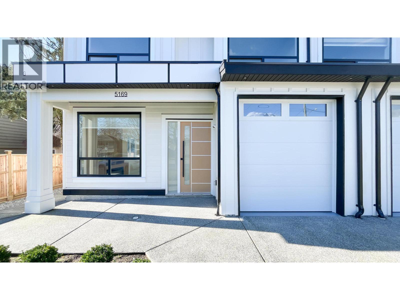 5169 57 Street Property Photo 4