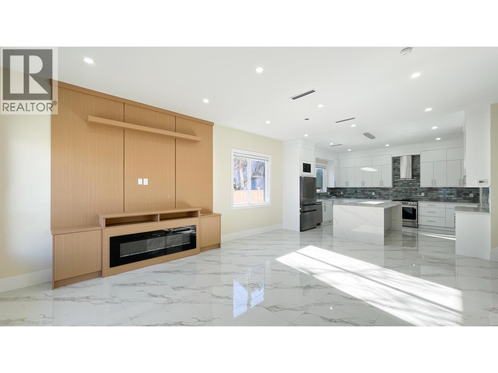 5169 57 Street Property Photo 9