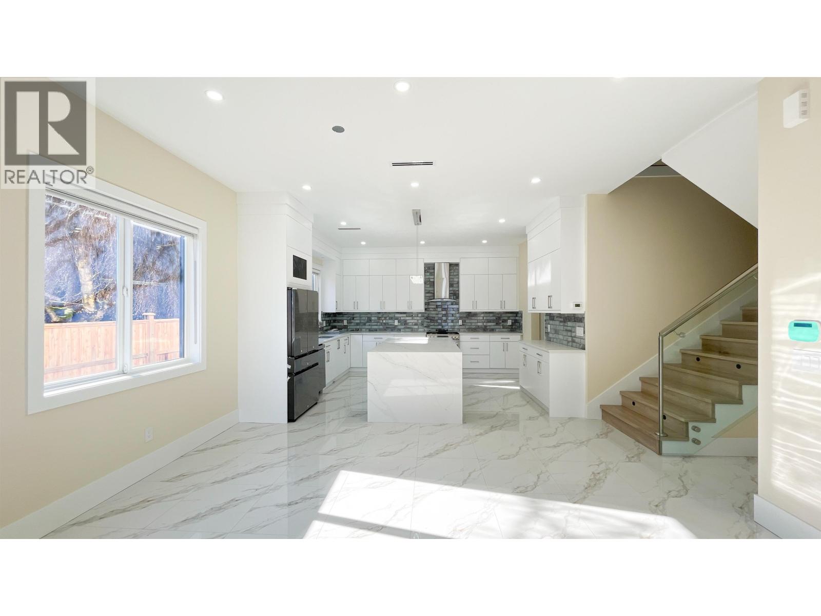 5169 57 Street Property Photo 14