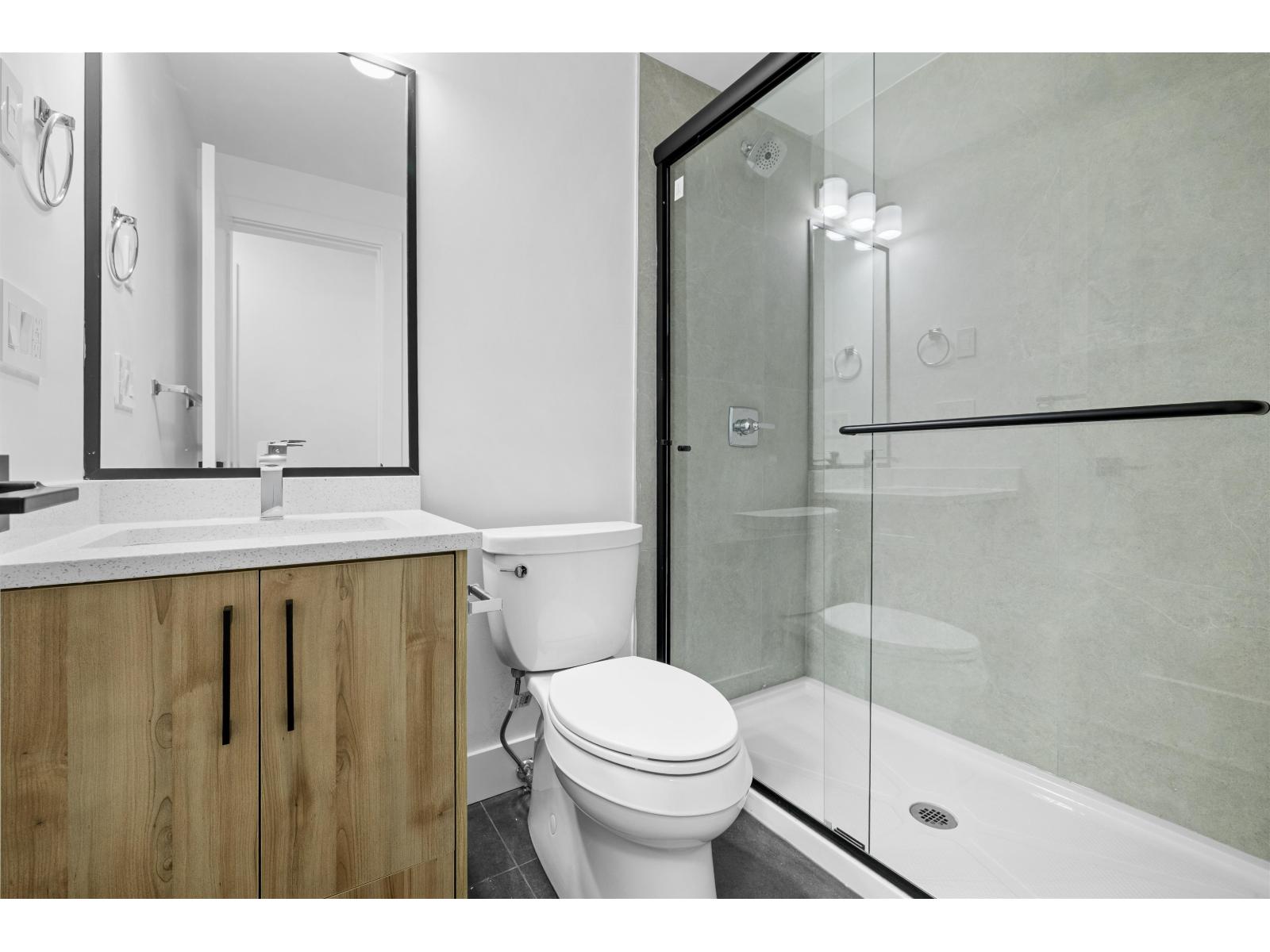 16473 20 Avenue Property Photo 28