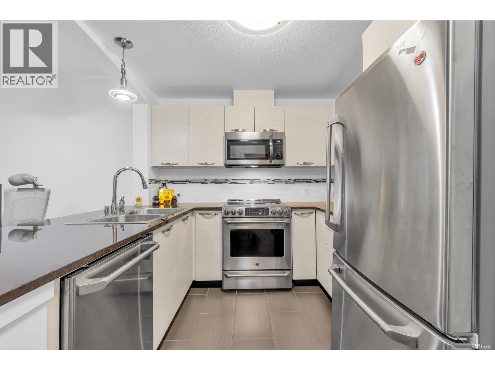 203 7418 Byrnepark Walk Property Photo 8