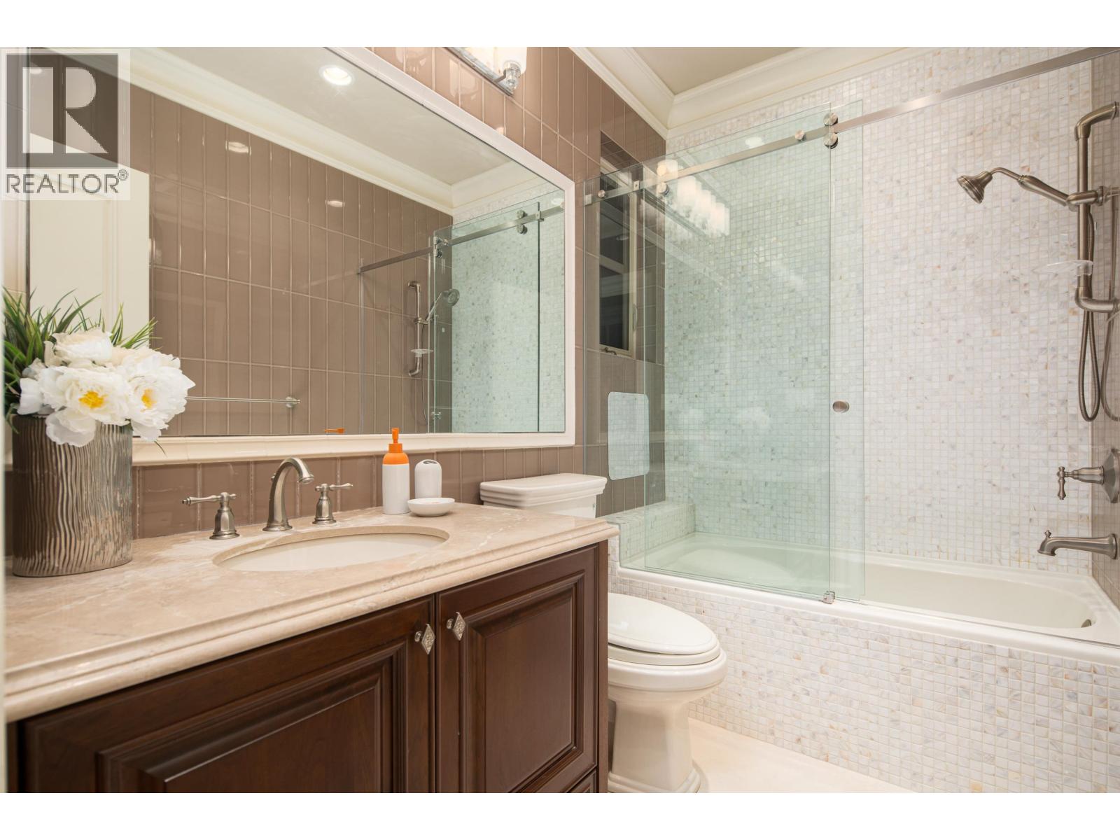 6076 Angus Drive Property Photo 27