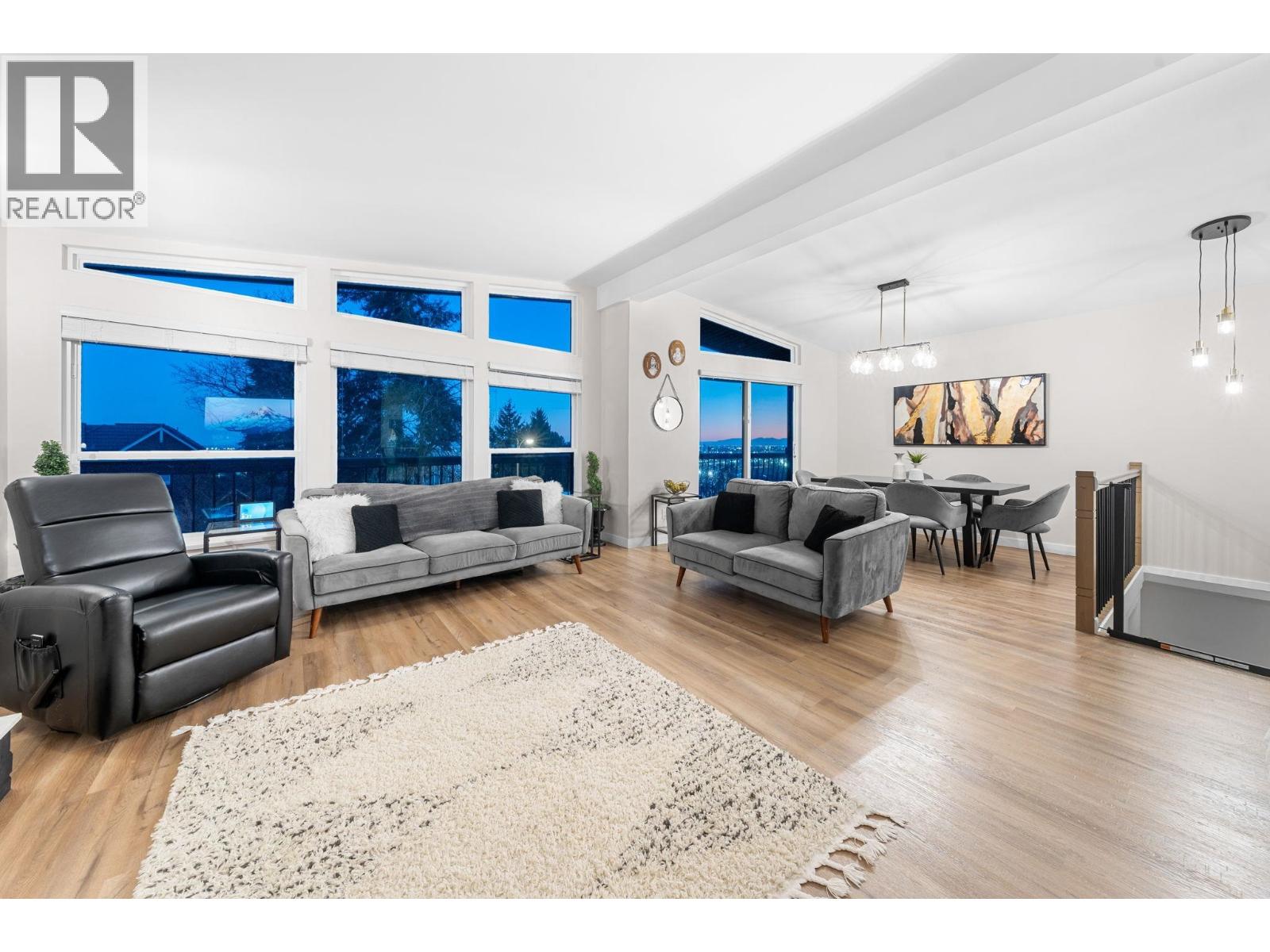 2131 FRASERVIEW DRIVE