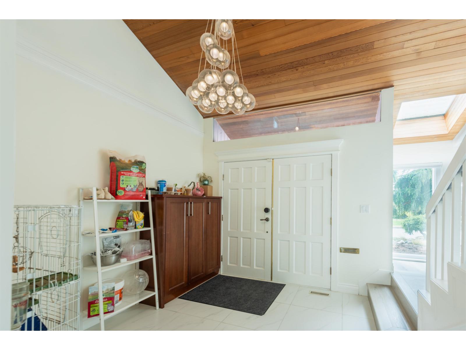 16111 10 Avenue Property Photo 4